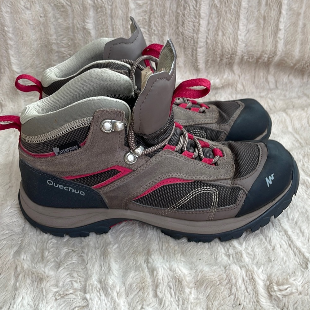 quechua walking boots